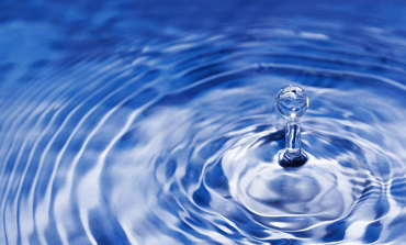 10 ประโยชน์ของการดื่มน้ำบริสุทธิ์ในขณะท้องว่างในตอนเช้า